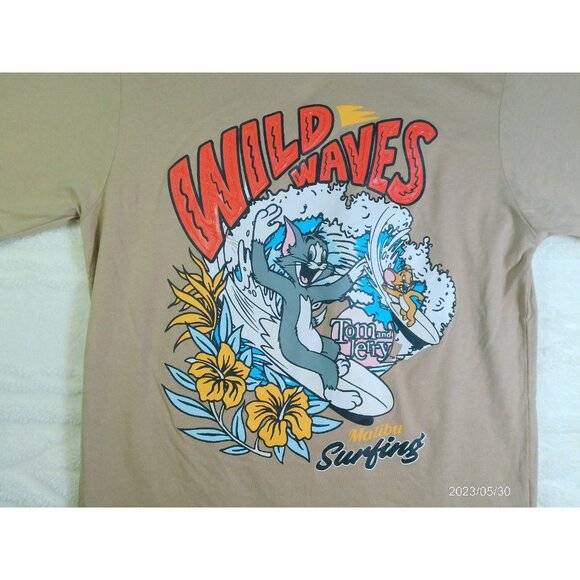Tom And Jerry T-Shirt Graphic Mens Tee XL "Wild Waves Malibu Surfing" Latte - Picture 3 of 5